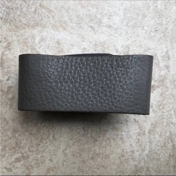 NWOT Authentic GUCCI “1973” Leather Cuff Grey Bracelet w/Gold G,17, Grey 23514 - Picture 6 of 6